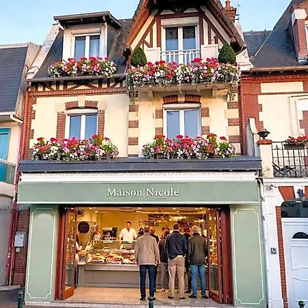 호텔 La Champagne Ardenne Cabourg